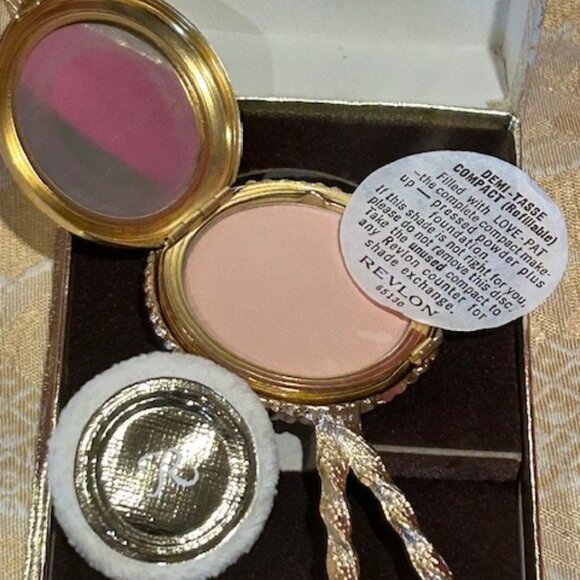 REVLON “Misty Rose - Love Pat” Hand Mirror NEW - COMPACT - Picture 7 of 8